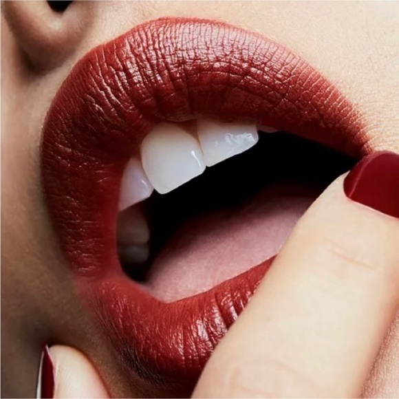 MAC Satin Lipstick PARAMOUNT 815 - Picture 5 of 12